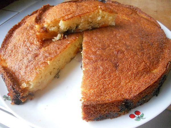 Torta con macedonia di frutta